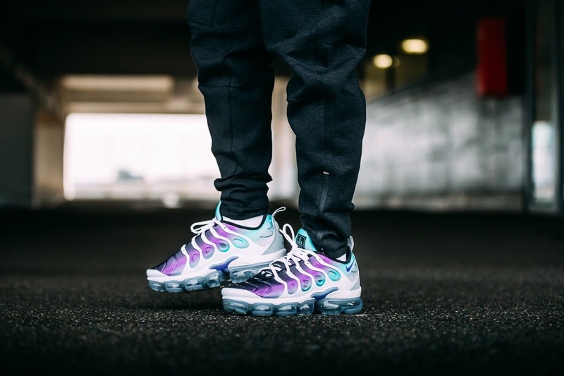 Vapormax black outlet purple